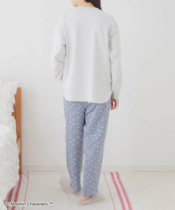 ゆったりめの幅とヒップまで隠れる丈感が特長