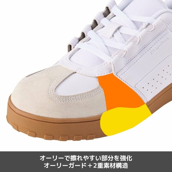 パンツスタイルやロングスカートに合わせれば、こなれ感のあるカジュアルコーデが完成