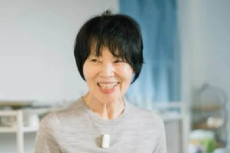 満開の「クリスマスローズ」が立派！栗原はるみが自宅庭を披露「上品で素敵」「丁寧に育てられて」「お花の見せ方がいつも素敵」マーガレットの飾り方も紹介