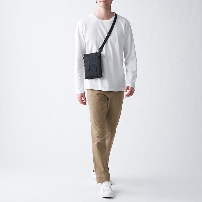出所：無印良品 ネットストア 撥水 ペン差し付きショルダーバッグ