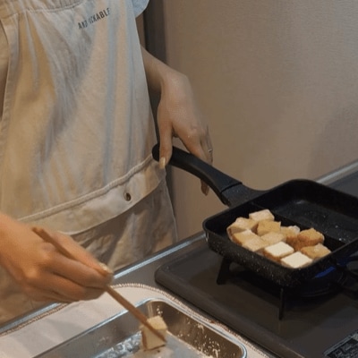 妻が夫に作る【ヤンニョム厚揚げ弁当】　厚揚げをメインのおかずにした「映える愛妻弁当」がたまらない…