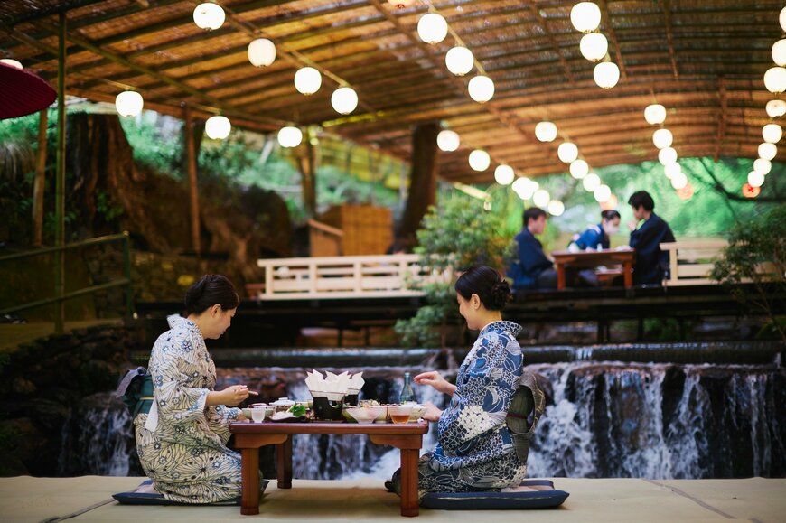 出所：京阪ホテルズ＆リゾーツ株式会社「風情溢れる川床・納涼床で夕食を愉しむ、大人の夏休み。貴船、高雄、鴨川　京料理の名店での食事付宿泊プラン」（PR TIMES）