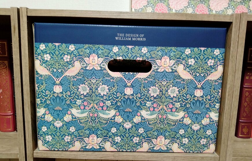 筆者撮影（セリア、ペーパー収納BOX ウィリアム・モリスデザイン）