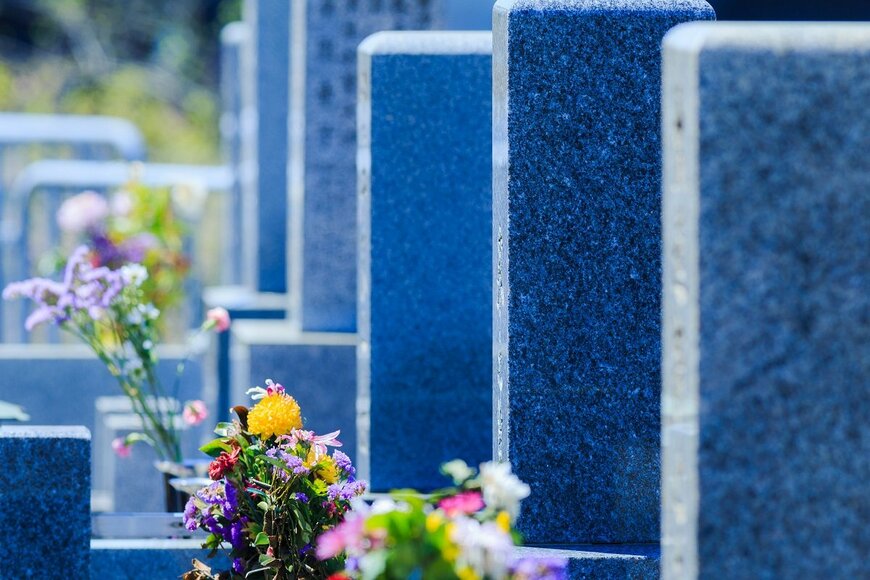 お墓の引越しを考える長男夫婦…改葬の平均費用はどのくらい？