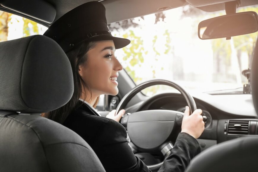 女性タクシードライバーの年収はいくら？平均年齢・勤続年数も【2021/22シーズン】 
