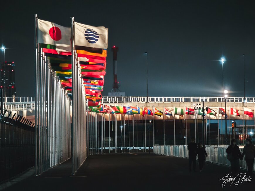 万国旗のライトアップ