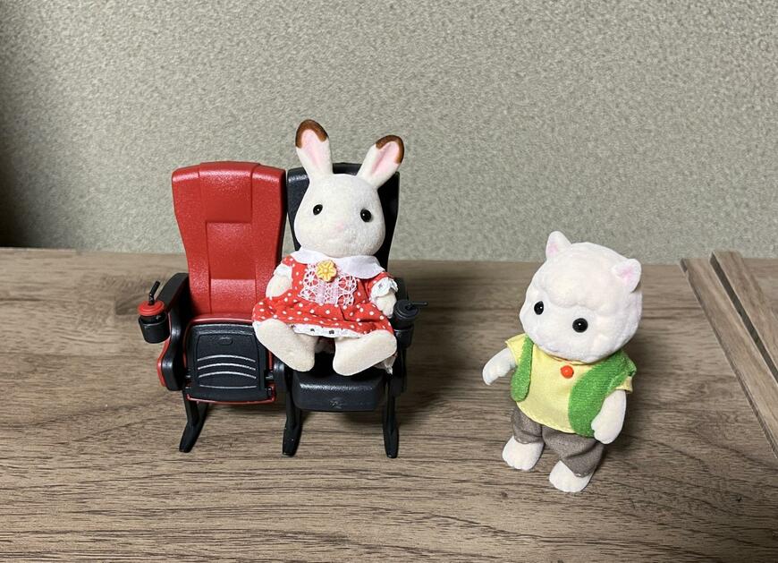 セリア、ミニチュア 映画館のイス画像