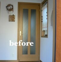 築20年戸建の〈シンプルなドア〉をアラフィフ主婦が…ベニヤ板を貼るだけDIY→おしゃれな〈カフェ風おしゃれドア〉に大変身！