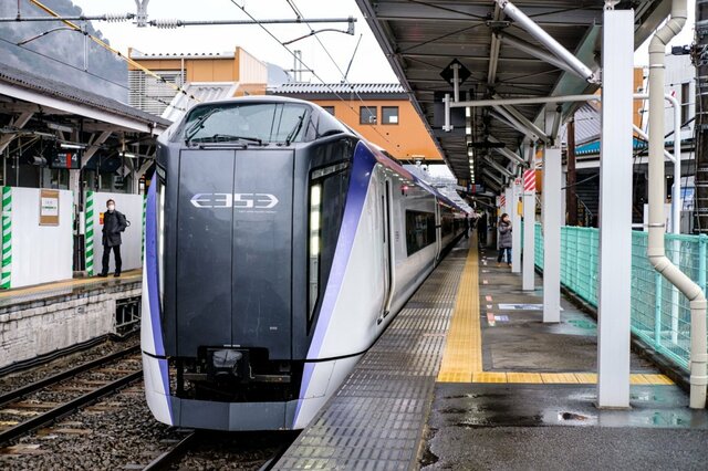 特急あずさから見た「八王子まであと10分」の景色に大慌て　延々と続く予想外の風景に思わず目を疑う