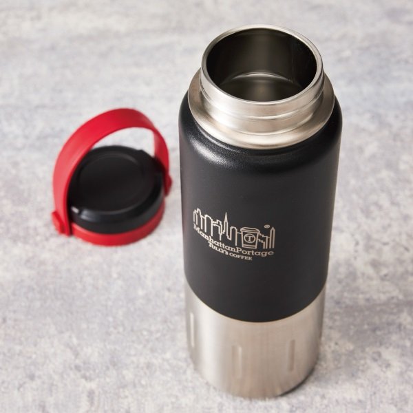 持ち歩きしやすいハンドル付きのステンレスボトル