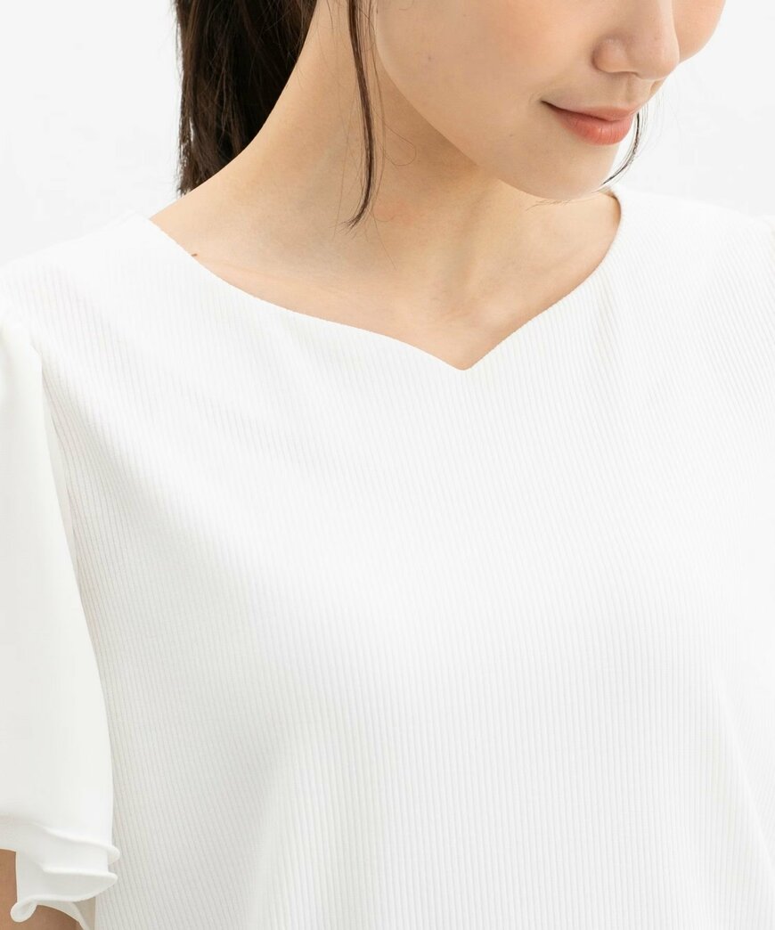 出所：ハニーズ公式　ハートネックトップス