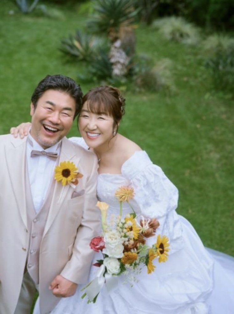 出所：株式会社リクルート「結婚30周年を前に思い出のドレス姿披露 夫妻の歩み振り返る『扉を開けては一生懸命前に進んできた』『ゼクシィ』で佐々木 健介さん、北斗 晶さん夫妻がバウリニューアル」