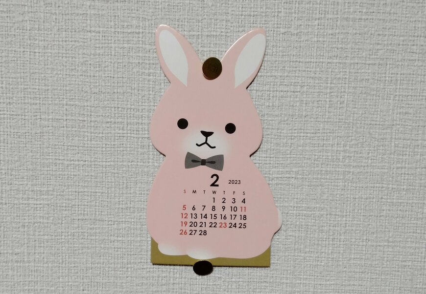 筆者撮影（ダイソー、アニマルダイカットカレンダー（ウサギ））