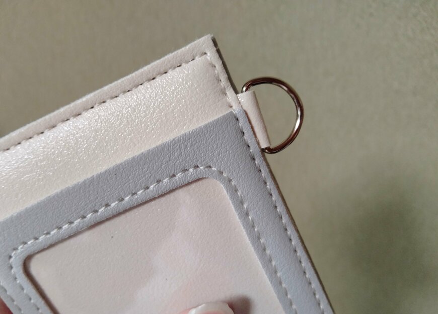 筆者撮影（セリア、パスケース）