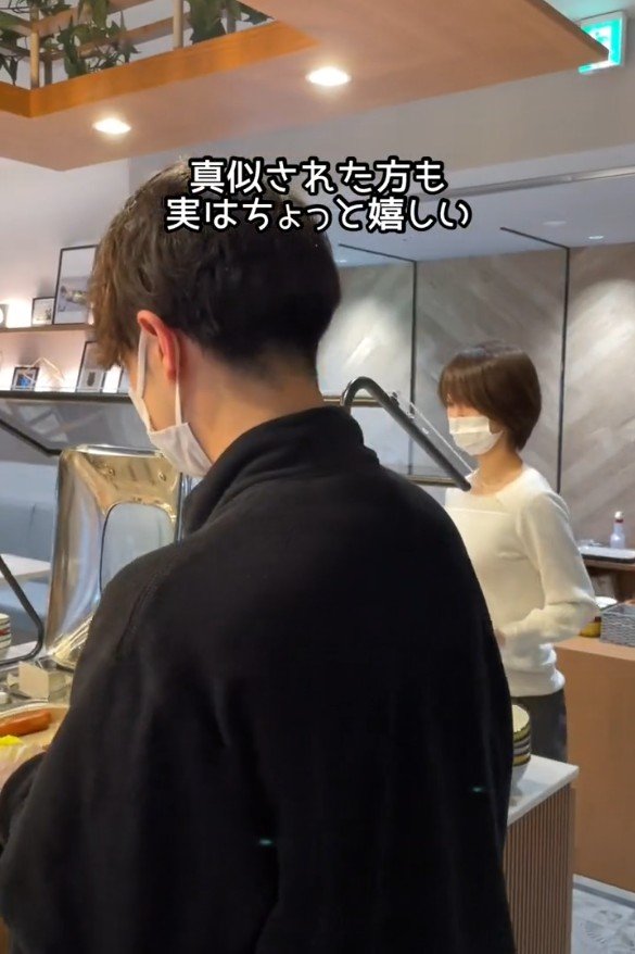 出所：@superhotel_official「スーパーホテルがお届けするホテルあるある朝食ver.」