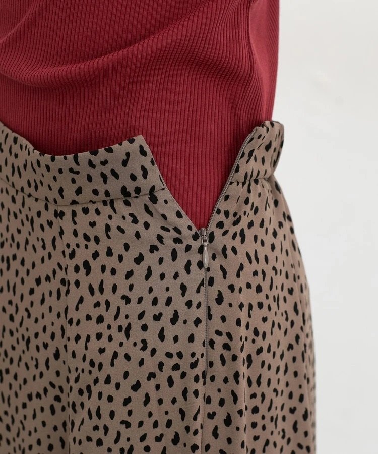 出所：ハニーズ公式　エスカルゴスカート