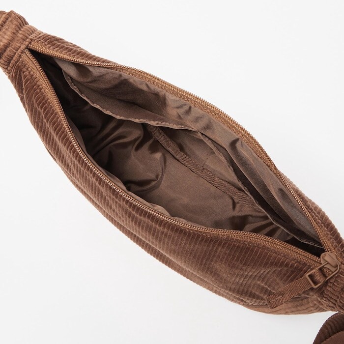 出所：ユニクロ公式オンラインストア ラウンドミニショルダーバッグ（コーデュロイ）