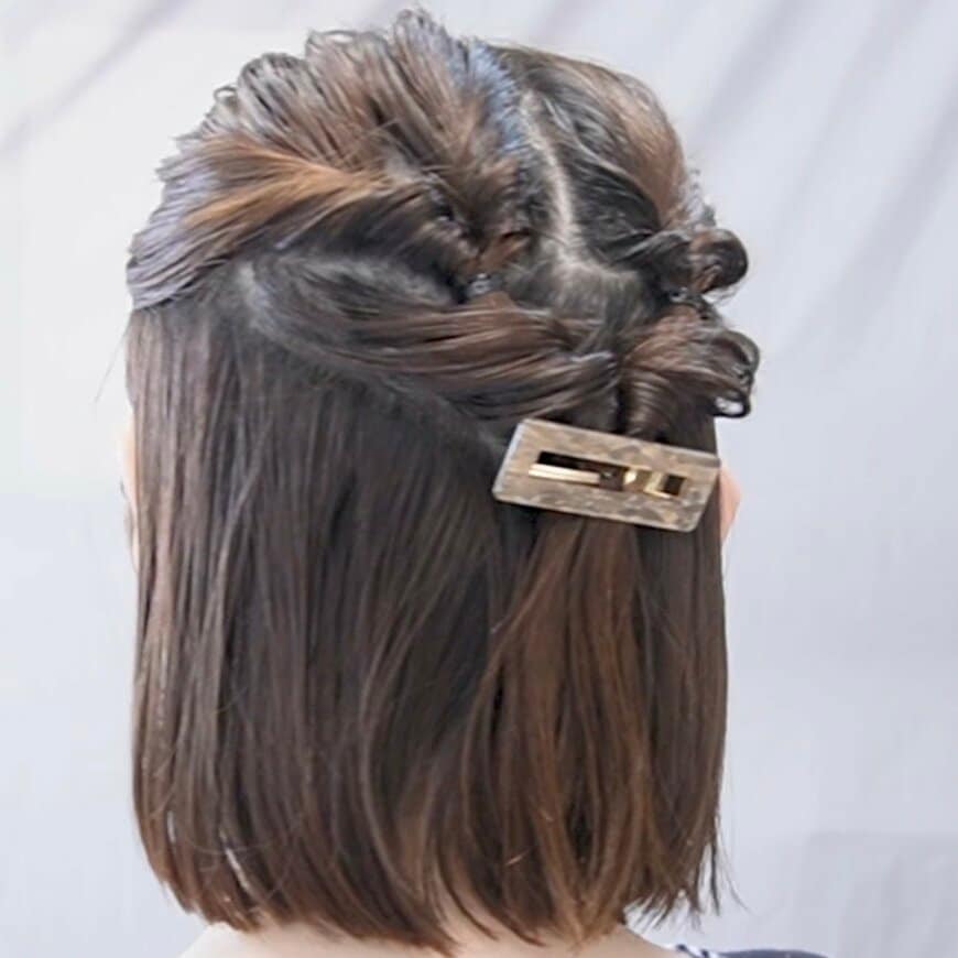【3STEPで完成】くるりんぱを重ねるだけ！簡単なのに華やか見え「ハーフアップヘアアレンジ」 初心者にもおすすめな大人のまとめ髪