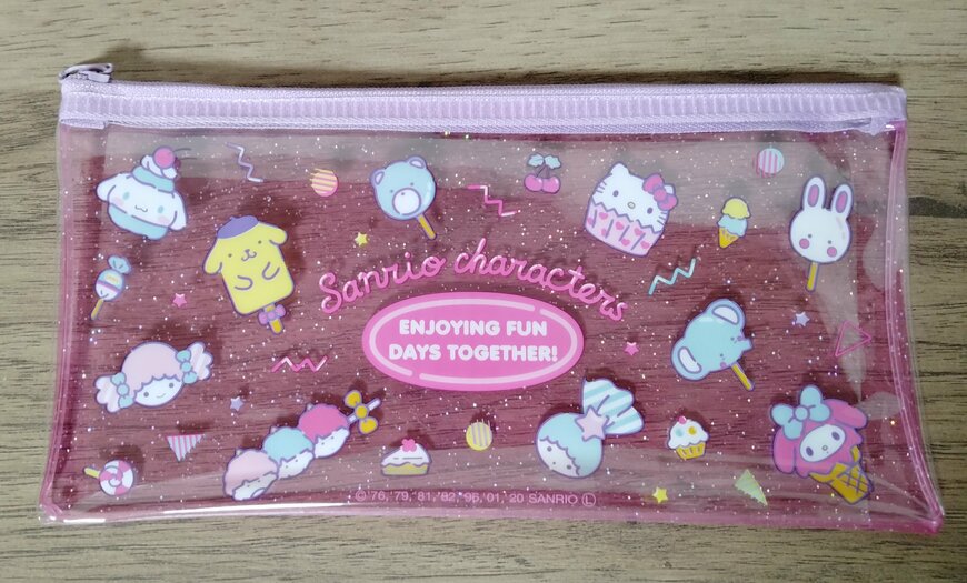 筆者撮影（セリア、32634ラメポーチM/X ファンシー）