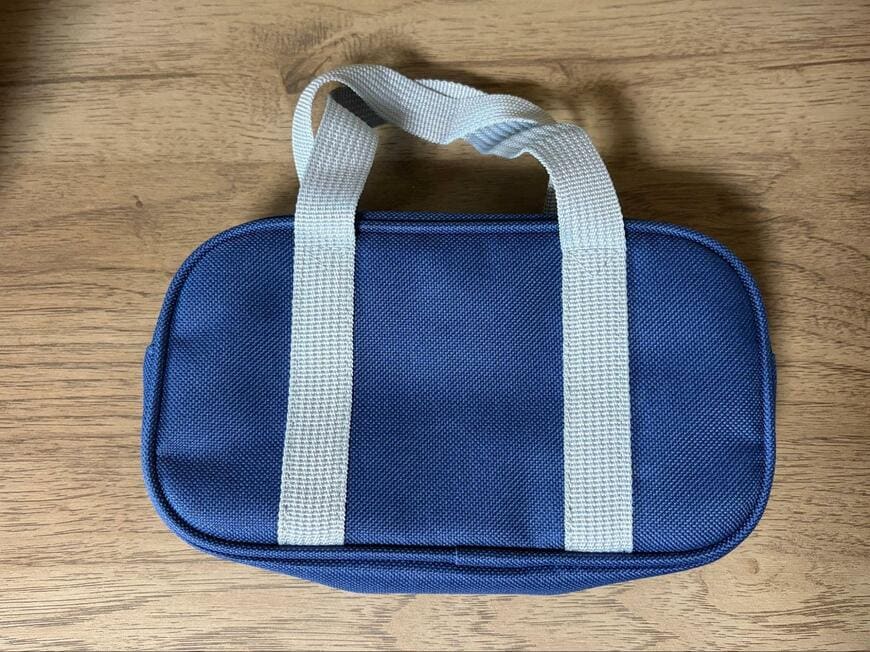 ダイソー、取手付ペンケース(グレー、ネイビー)の画像