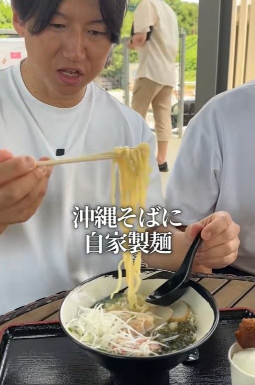 「道の駅さかい」の沖縄そばは自家製麺の食感が魅力