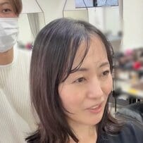 「髪が広がりやすい」と悩むミディアムヘアの女性→台湾から一時帰国の合間にひし形ショートで大胆イメチェン！