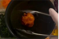 【おにぎり弁当】おにぎりの中に唐揚げをin！高校生が喜ぶボリューミーなお弁当が話題