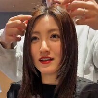 「ガッツリのレイヤーは初めて…」人生初のレイヤーに挑戦した女性が大人っぽく変身！　イメージ通りな仕上がりに笑顔が爆発