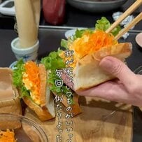 豪華でボリューム満点！あふれるくらい具が挟まった【サンドイッチ弁当】チーズのかかったパスタも美味しそう！
