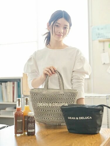 DEAN & DELUCA クロッシェバスケットバッグ M グレー DEAN & DELUCA × BEAMS COUTURE〉 手仕事の温もりと実用性を備え
