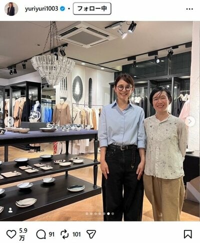 石田ゆり子のInstagram投稿（大谷桃子の個展にて）