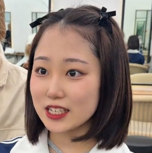 縮毛矯正の履歴があるボブ女性が人生初のパーマに挑戦！プロの技でゆるめパーマの〈コテ巻き風ヘア〉にスタイルチェンジ