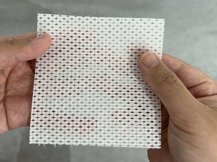 中には手のひらサイズの薄いシートが8枚入っていました