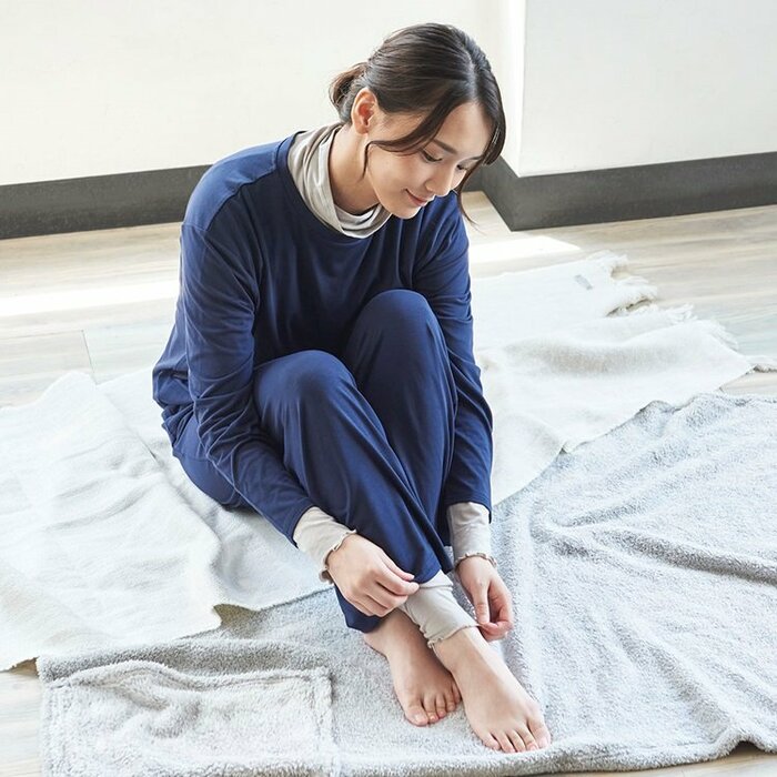 伸びのいい薄手の生地が身体にフィット