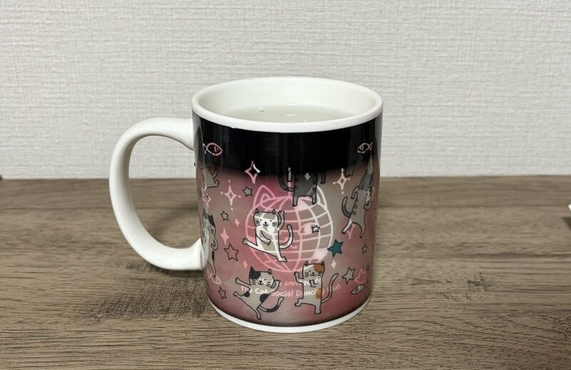 ダイソー、マジックマグカップ（パーティー）筆者撮影写真