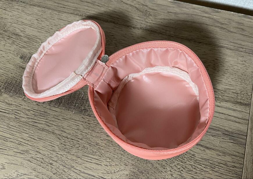 筆者撮影（ダイソー、丸ポーチ（猫））