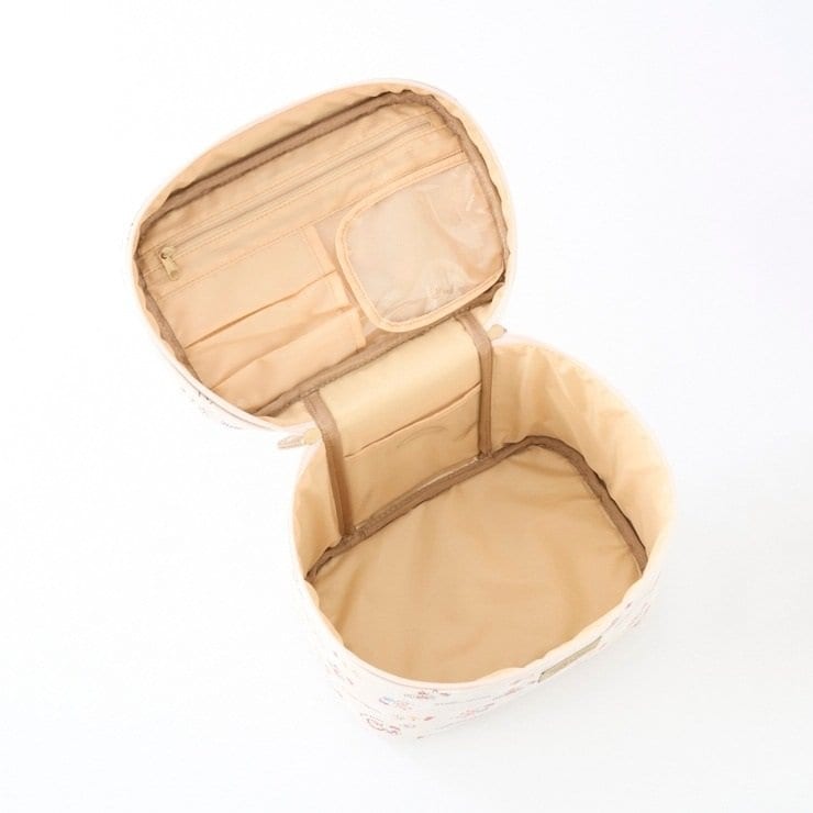 出所：しまむらパーク　バニティ3点セット（ハローキティ）