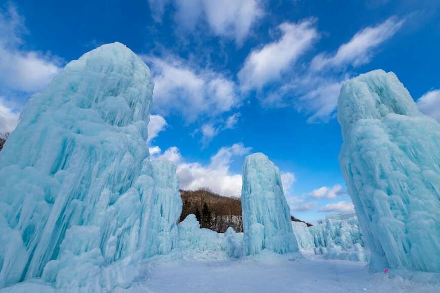 北海道の支笏湖で撮影された「雪と氷の世界」　巨大な氷のオブジェに「大迫力」「圧倒される」の声も