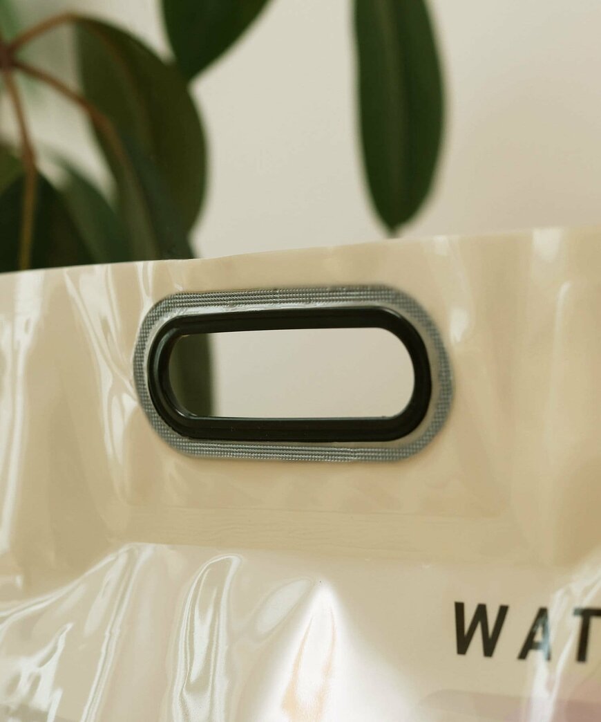 出所：3COINS パルグループ公式ファッション通販サイト 【SOBANI】ジャグ付きスクエアタンク8L