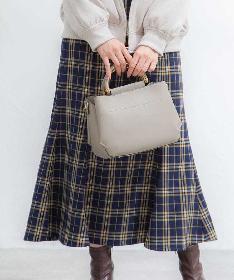 出所：ハニーズ公式通販サイト 金具使いハンドBag