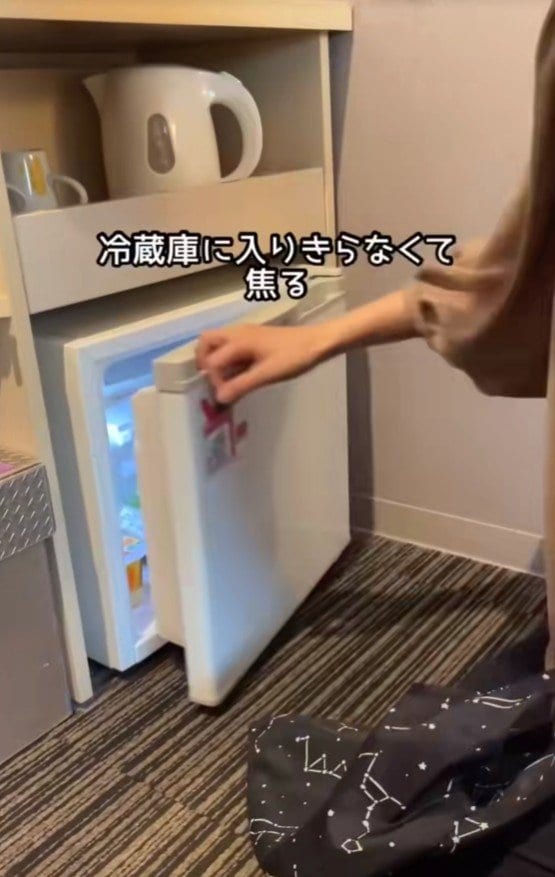 出所：@superhotel_official「ホテルあるある 冷蔵庫ver.」