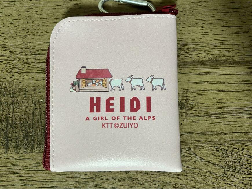 筆者撮影（キャンドゥ、【数量限定】アルプスの少女ハイジ　カラビナ付合皮ポーチ　ハイジとなかまたち）