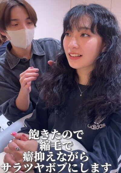 【劇的チェンジ】クセ毛隠しのパーマから一転　縮毛矯正で衝撃の変身を遂げた女性