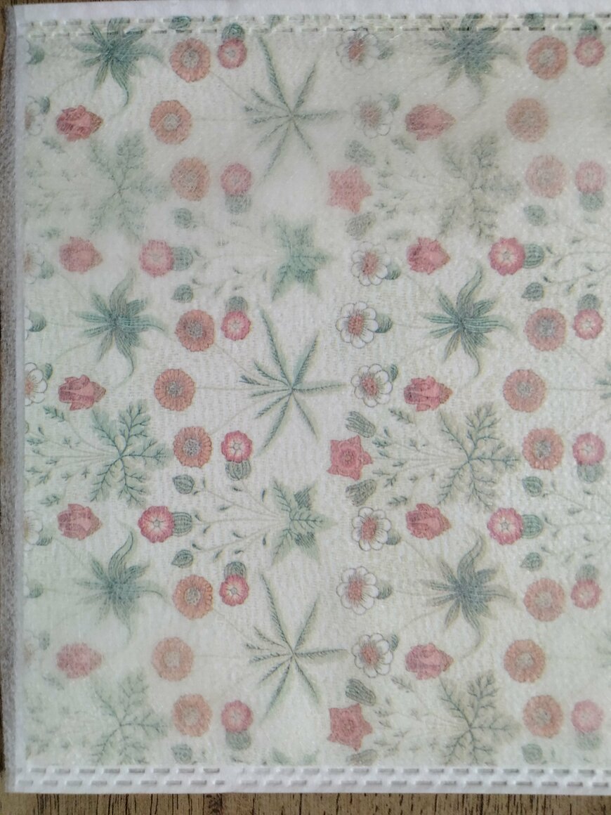 筆者撮影（セリア、ダブルソフトフィルム不織布バッグ ウィリアム・モリス リボン付）