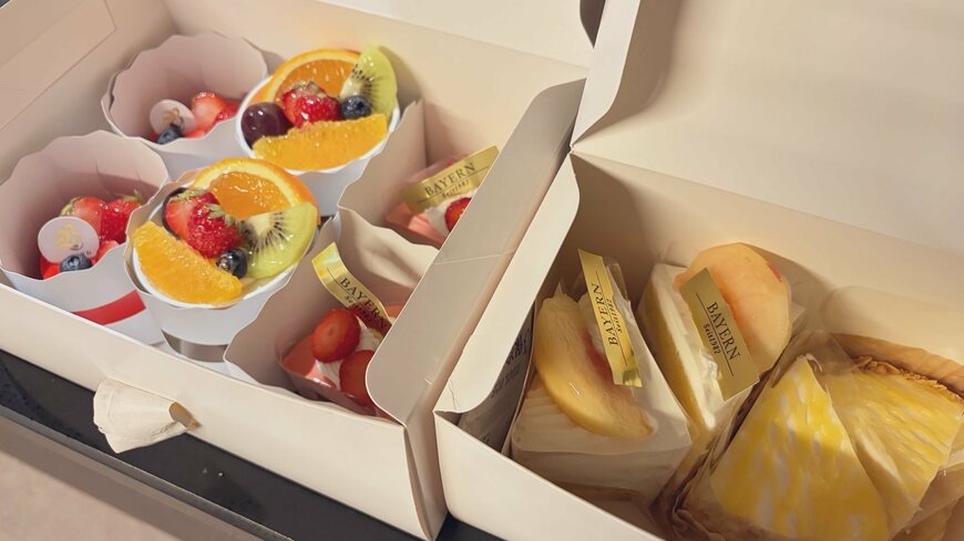 10個のケーキを差し入れしてくれた