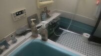 DIY初心者夫婦が「築35年超の中古住宅」を50万円で購入し…水漏れがひどい「お風呂の水栓」付け替えに挑戦！