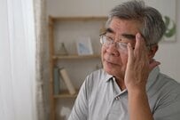【おひとりさま世帯】貯蓄平均は989万円、中央値は100万円に。20歳～70歳代の年代別ではどう変化するか
