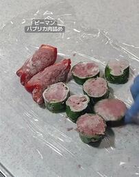 看護師が働きながら家族の弁当を作り続ける。ピーマンとパプリカの肉詰め弁当に、宮城名物の笹かまぼこも