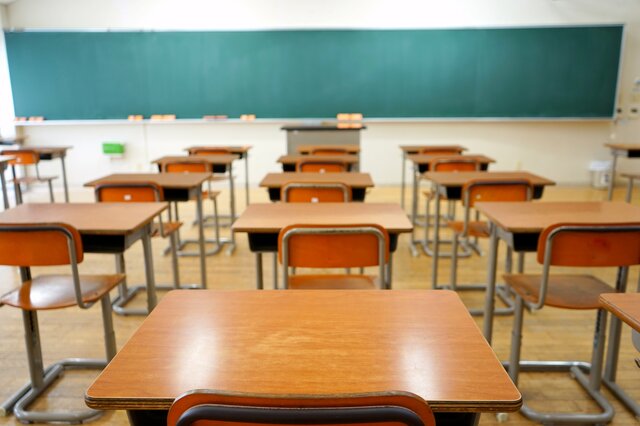 愛する妻の中学時代の通知表を発見　1年間の担任所見の変化に「何があった？」と話題に