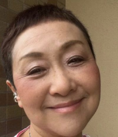 【64歳マダム】ピンクのボーダートップスを使った〈雨の日コーデ〉がおしゃれ！パッと明るいコーデに「可愛いです」の声